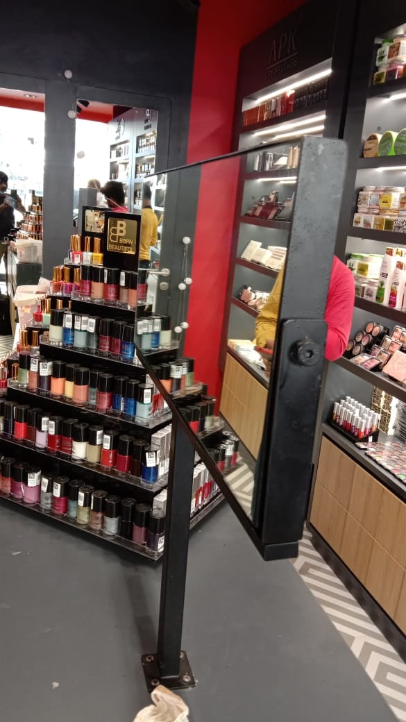 cosmetic shop furniture design