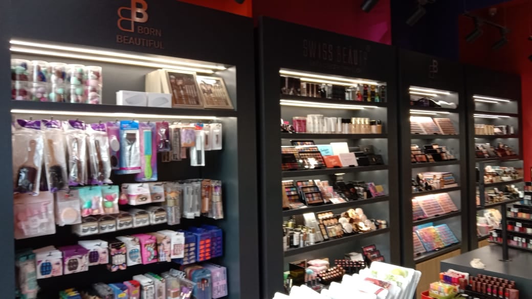 cosmetic showroom design