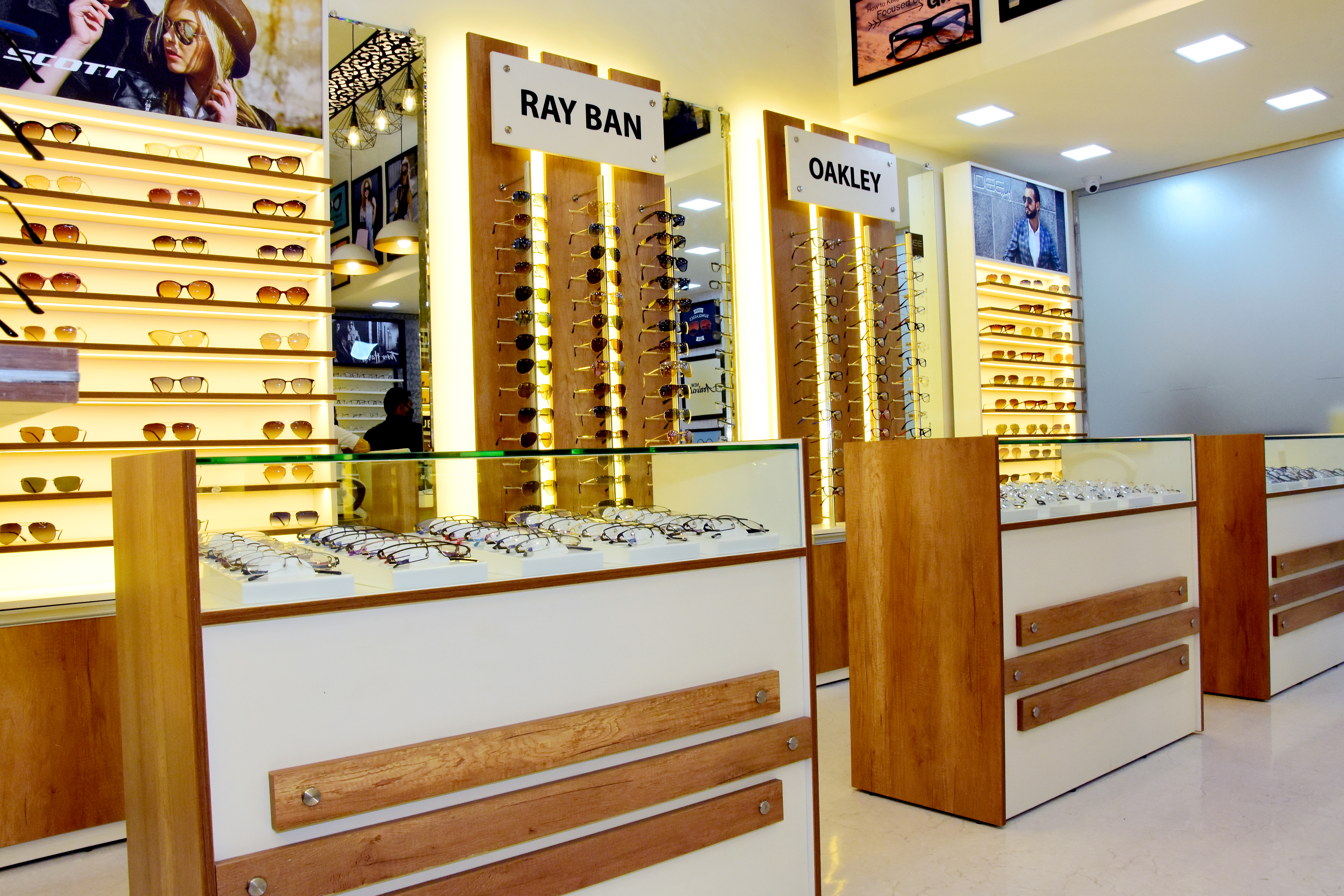 latest optical showroom design