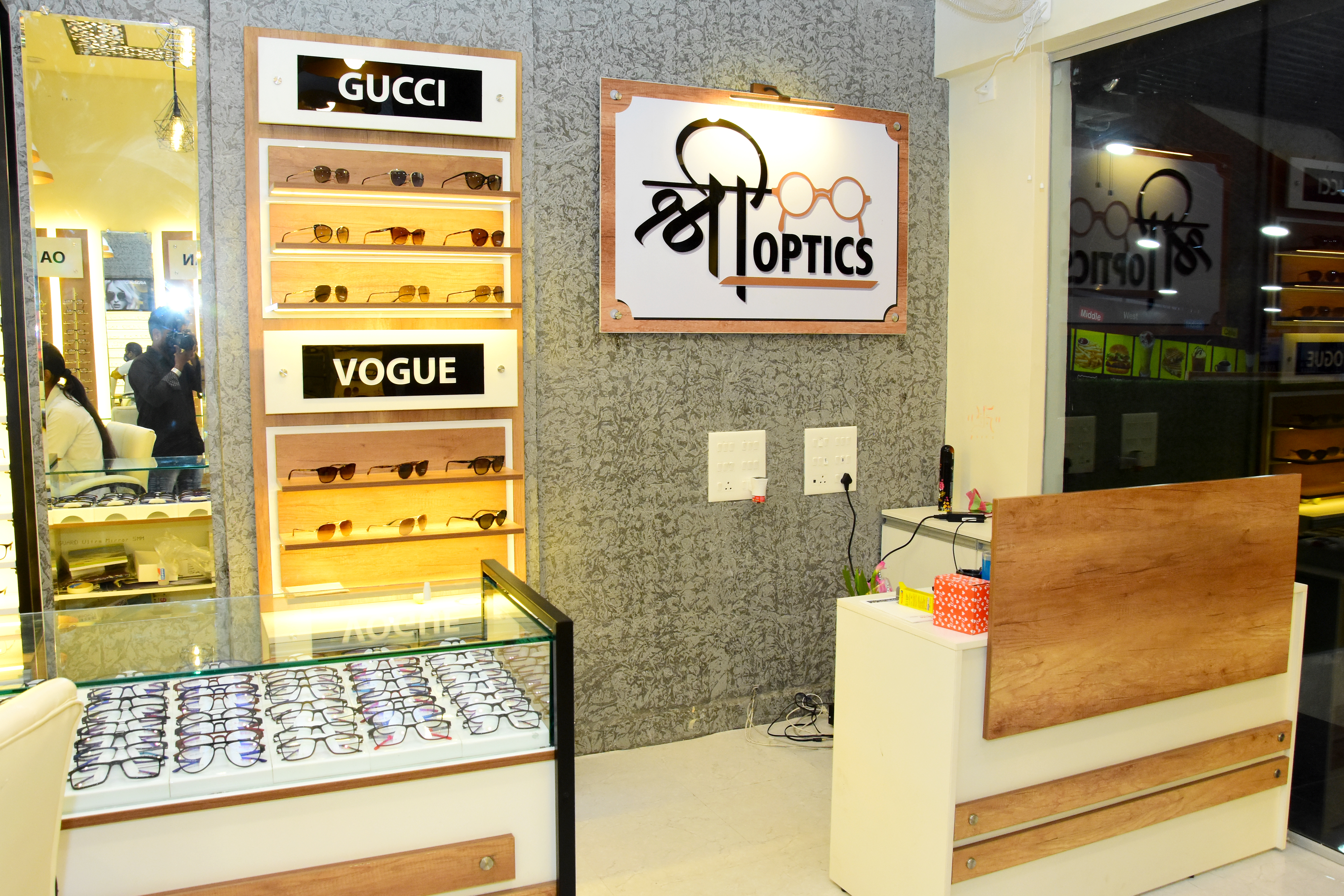 optical showroom design