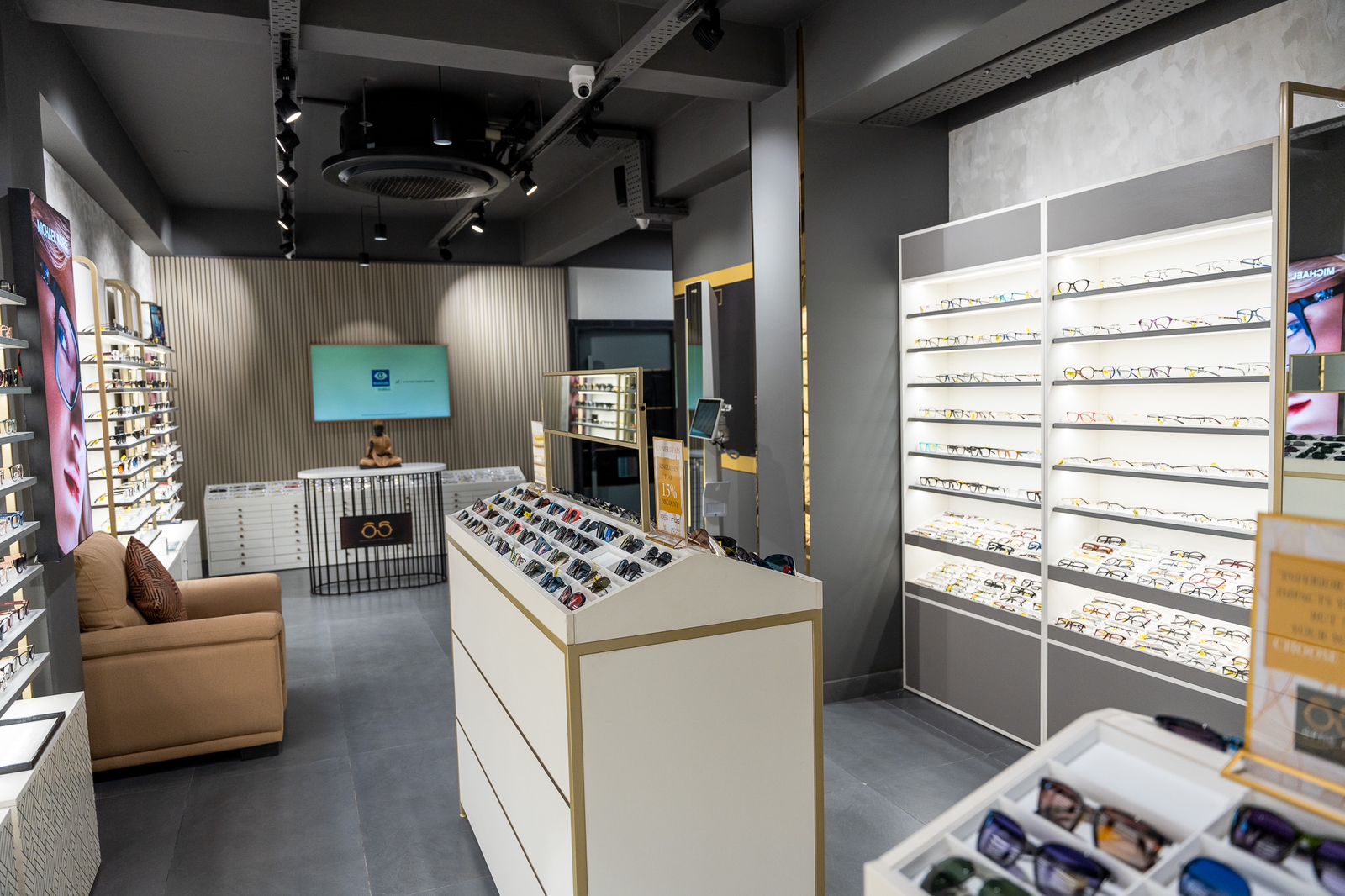 4 latest optical shop design