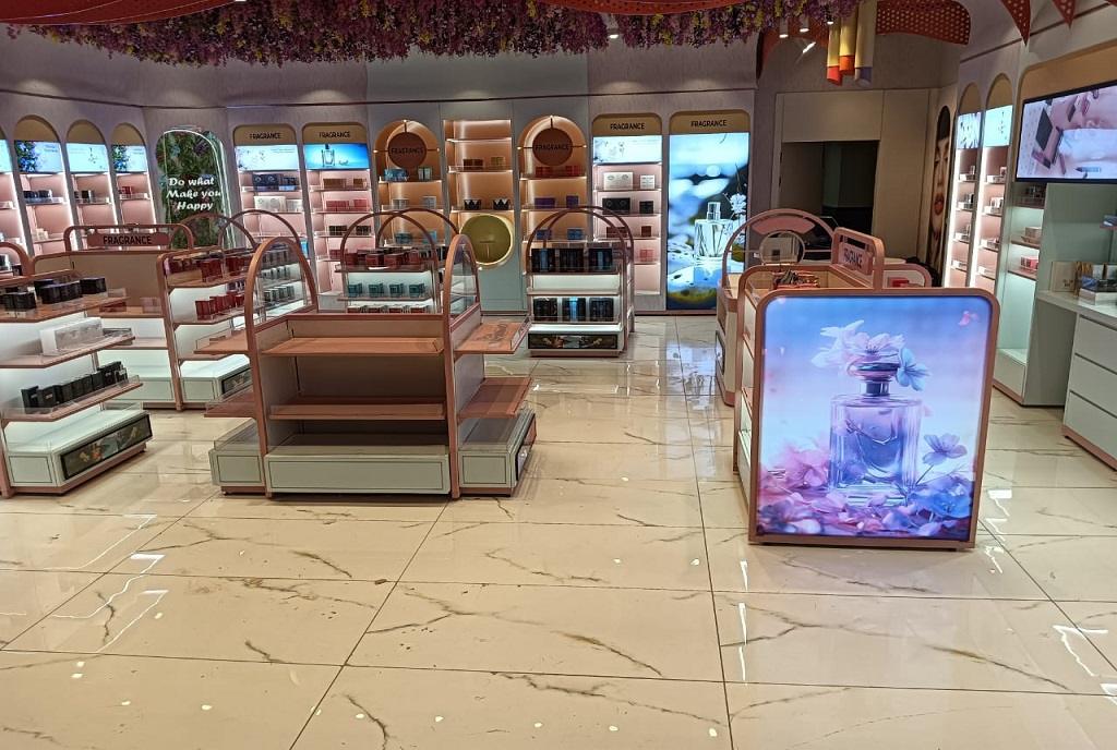 cosmetic showroom furniture design (4) furniture design for cosmetic shop