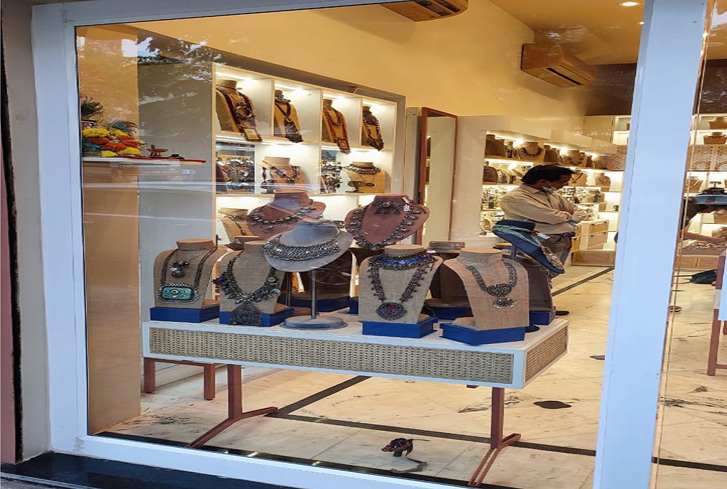 jewellary showroom furniture design (2) jewellery shop design furniture ideas